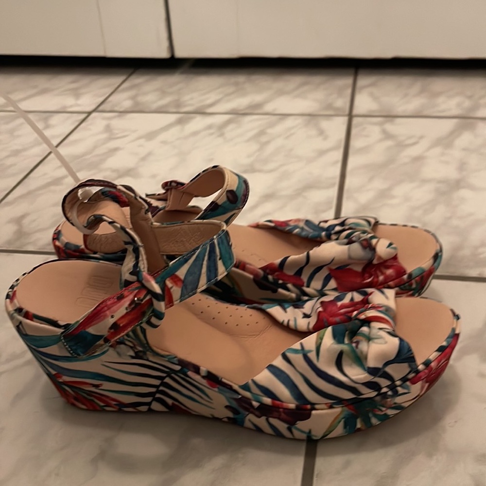 tropical sandal - Picture 2 of 5